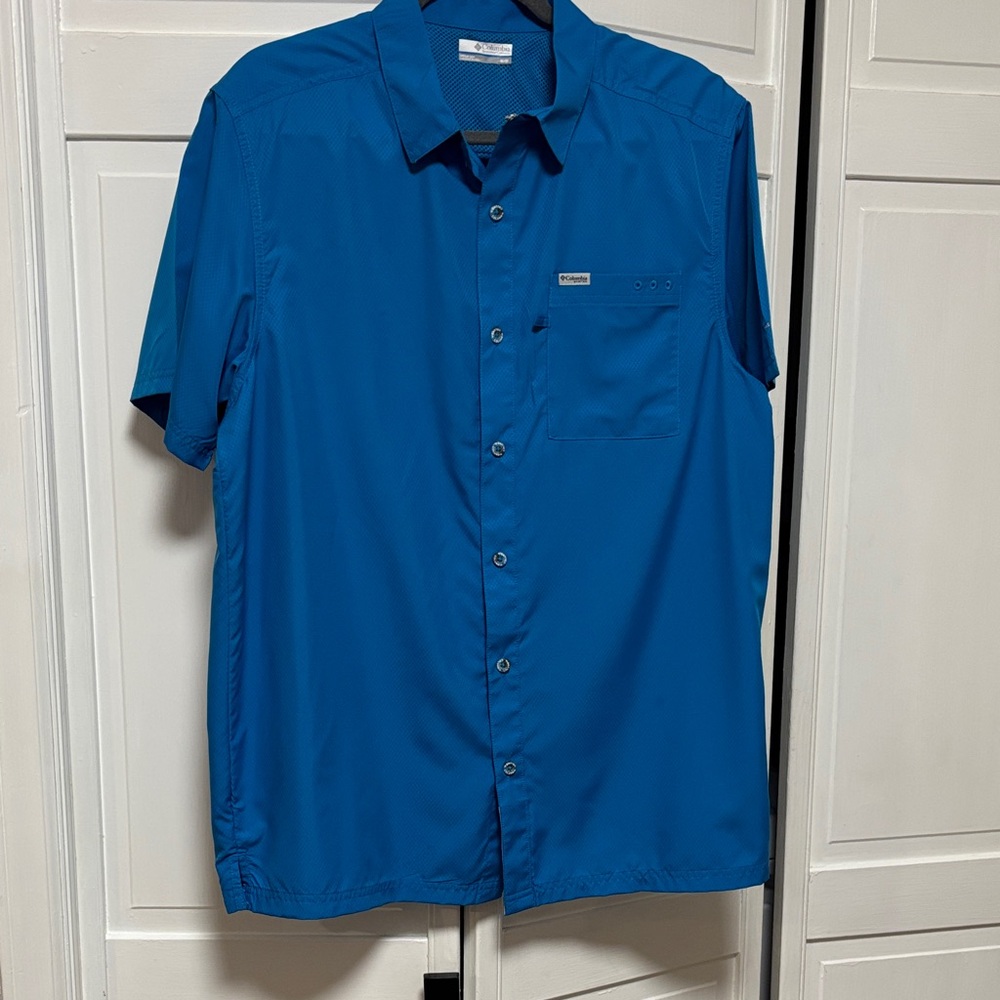 Columbia Men's Vibrant turquoise/Blue Casual Shirt M Omni shade PFG one pocket